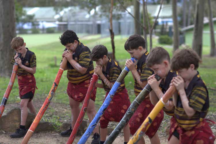 six students in didge group